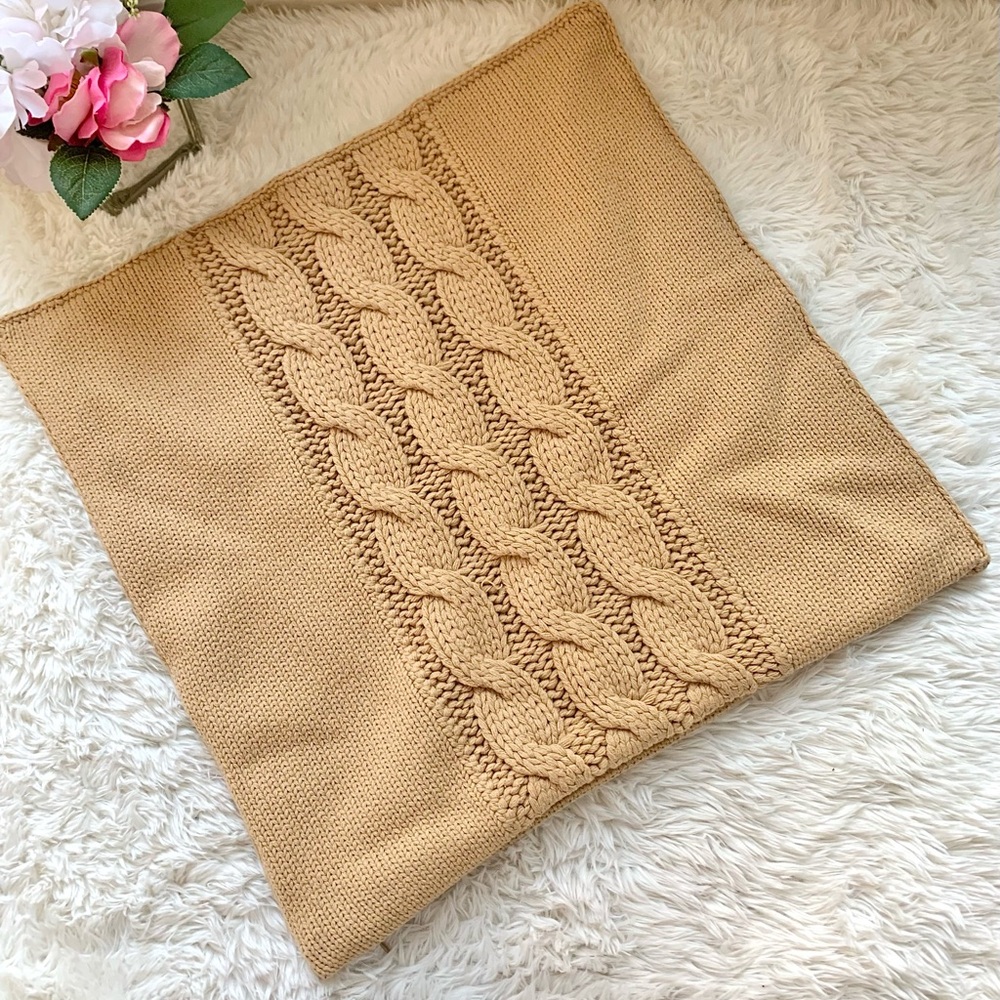 Pottery Barn Chunky Cable Knit 20” Pillow Cover - Picture 2 of 12